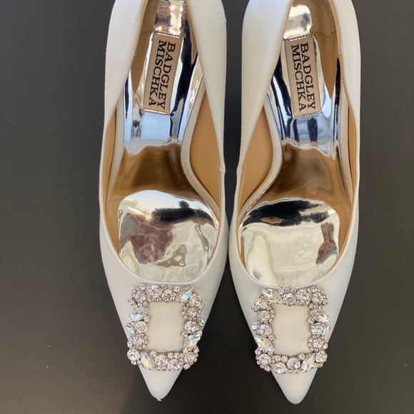 Badgley Mischka Cher Crystal Buckle Pumps Pointed Toe - Picture 6 of 6